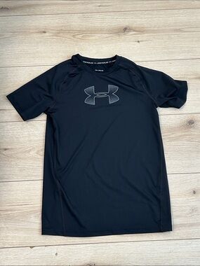 Under Armour Black Short-Sleeve Athletic Tee